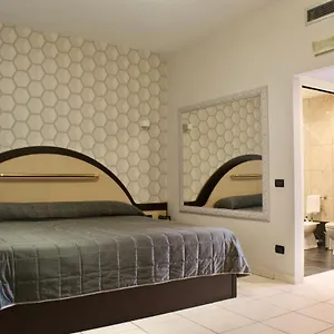https://hotel-motel-autosole-2.it-lombardy.com