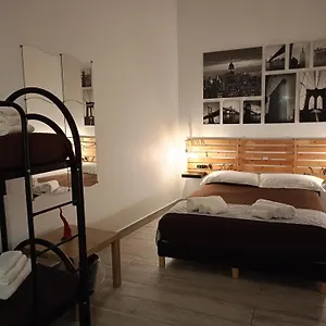 https://la-casa-del-rione-sanita.hotels-amalfi.com